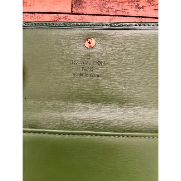 LOUIS VUITTON Green Epi Leather Small Compact Wallet - Picture 8 of 13